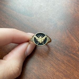 Bee ring
